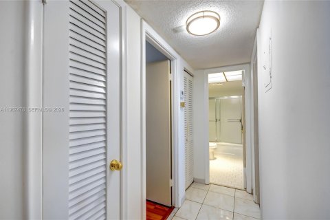 Copropriété à vendre à Hallandale Beach, Floride: 2 chambres, 101.45 m2 № 2276165 - photo 20