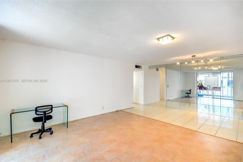 Copropriété à vendre à Hallandale Beach, Floride: 2 chambres, 101.45 m2 № 2276165 - photo 24