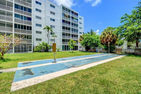 Copropriété à vendre à Hallandale Beach, Floride: 2 chambres, 101.45 m2 № 2276165 - photo 2