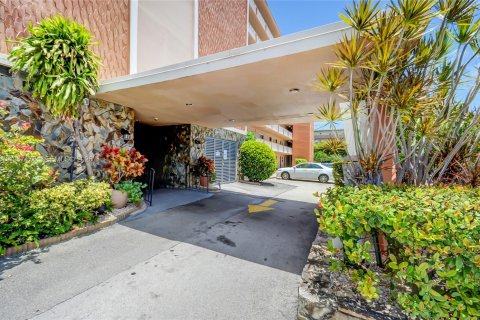 Condo à Hallandale Beach, Floride, 2 chambres  № 2276165