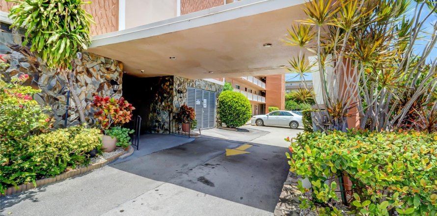Condo à Hallandale Beach, Floride, 2 chambres № 2276165