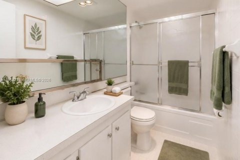Copropriété à vendre à Hallandale Beach, Floride: 2 chambres, 101.45 m2 № 2276165 - photo 7