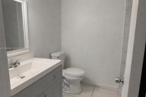 Apartment in Hialeah, Florida 2 bedrooms, 88.26 sq.m. № 2067658 - photo 8
