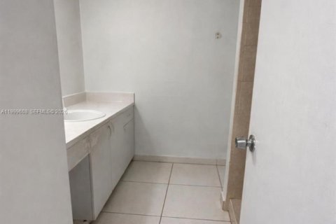 Apartment in Hialeah, Florida 2 bedrooms, 88.26 sq.m. № 2067658 - photo 15