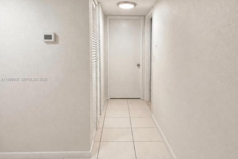 Apartment in Hialeah, Florida 2 bedrooms, 88.26 sq.m. № 2067658 - photo 6