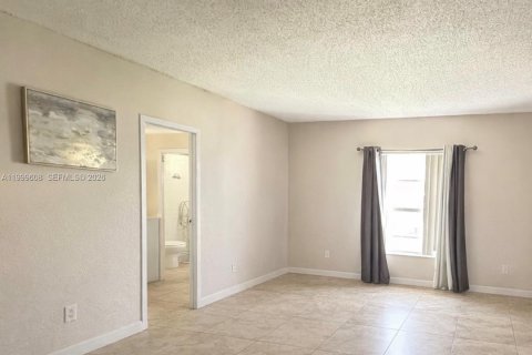 Apartment in Hialeah, Florida 2 bedrooms, 88.26 sq.m. № 2067658 - photo 3