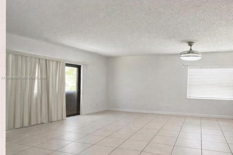 Apartment in Hialeah, Florida 2 bedrooms, 88.26 sq.m. № 2067658 - photo 14