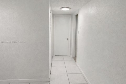 Apartment in Hialeah, Florida 2 bedrooms, 88.26 sq.m. № 2067658 - photo 9