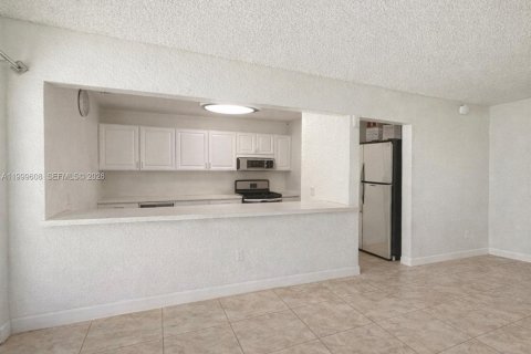 Apartment in Hialeah, Florida 2 bedrooms, 88.26 sq.m. № 2067658 - photo 4