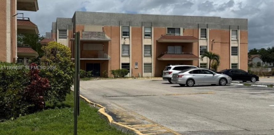 Apartment in Hialeah, Florida 2 bedrooms, 88.26 sq.m. № 2067658