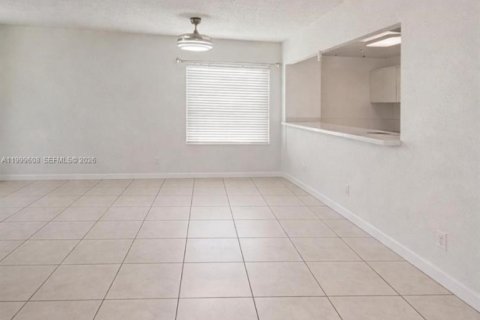 Apartment in Hialeah, Florida 2 bedrooms, 88.26 sq.m. № 2067658 - photo 10