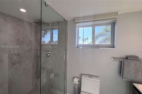 Touwnhouse à vendre à Hallandale Beach, Floride: 2 chambres, 167.04 m2 № 2078781 - photo 16