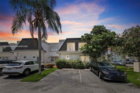 Touwnhouse à Hallandale Beach, Floride 2 chambres, 167.04 m2 № 2078781