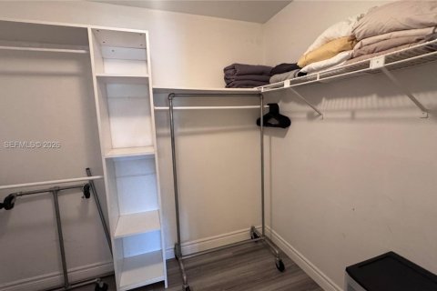 Touwnhouse à vendre à Hallandale Beach, Floride: 2 chambres, 167.04 m2 № 2078781 - photo 23