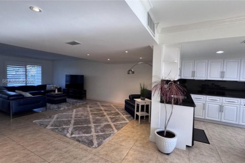 Touwnhouse à vendre à Hallandale Beach, Floride: 2 chambres, 167.04 m2 № 2078781 - photo 29