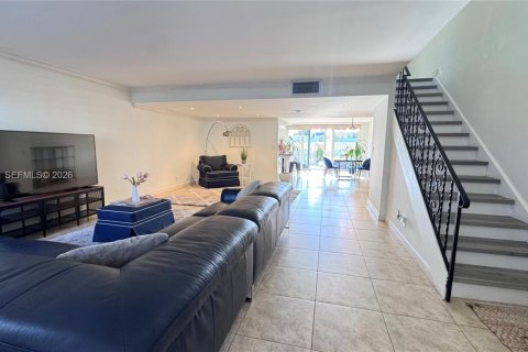 Touwnhouse à vendre à Hallandale Beach, Floride: 2 chambres, 167.04 m2 № 2078781 - photo 25