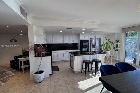 Touwnhouse à vendre à Hallandale Beach, Floride: 2 chambres, 167.04 m2 № 2078781 - photo 27