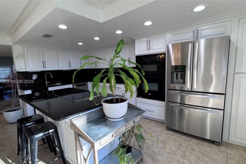 Touwnhouse à vendre à Hallandale Beach, Floride: 2 chambres, 167.04 m2 № 2078781 - photo 3