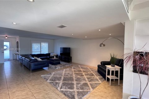 Touwnhouse à vendre à Hallandale Beach, Floride: 2 chambres, 167.04 m2 № 2078781 - photo 30