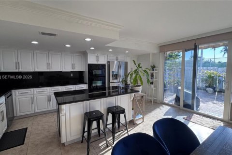 Touwnhouse à vendre à Hallandale Beach, Floride: 2 chambres, 167.04 m2 № 2078781 - photo 12