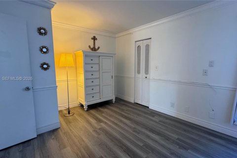Touwnhouse à vendre à Hallandale Beach, Floride: 2 chambres, 167.04 m2 № 2078781 - photo 21