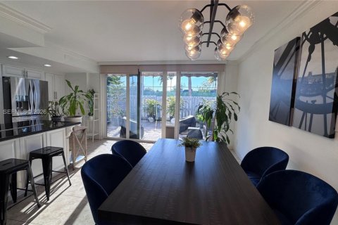 Touwnhouse à vendre à Hallandale Beach, Floride: 2 chambres, 167.04 m2 № 2078781 - photo 7