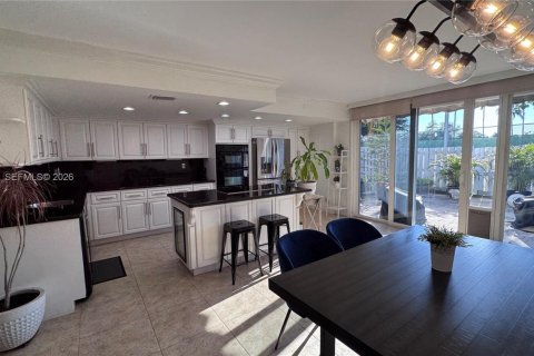 Touwnhouse à vendre à Hallandale Beach, Floride: 2 chambres, 167.04 m2 № 2078781 - photo 26