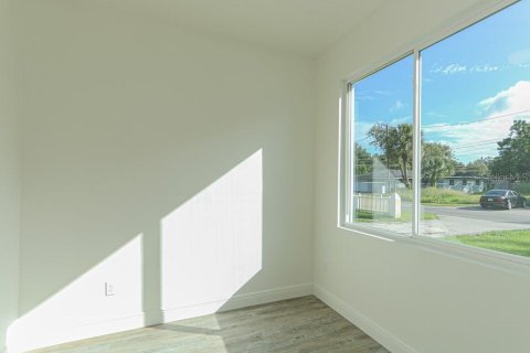House in Orlando, Florida 4 bedrooms, 129.04 sq.m. № 2203491 - photo 14