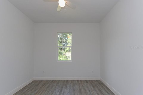 House in Orlando, Florida 4 bedrooms, 129.04 sq.m. № 2203491 - photo 6