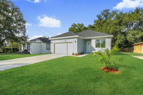 House in Orlando, Florida 4 bedrooms, 129.04 sq.m. № 2203491