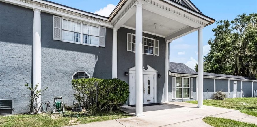 Коммерческая недвижимость в Таварес, Флорида № 1908140