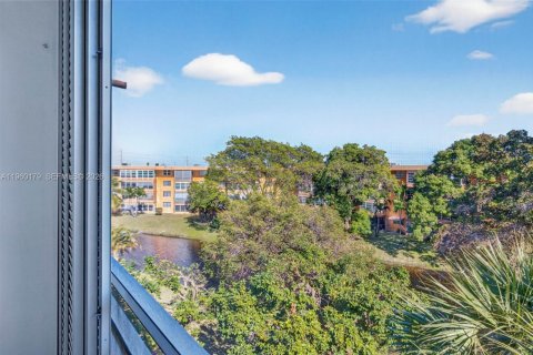 Copropriété à vendre à Lauderdale Lakes, Floride: 1 chambre, 71.35 m2 № 2025041 - photo 5