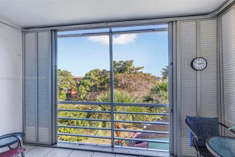 Copropriété à vendre à Lauderdale Lakes, Floride: 1 chambre, 71.35 m2 № 2025041 - photo 3