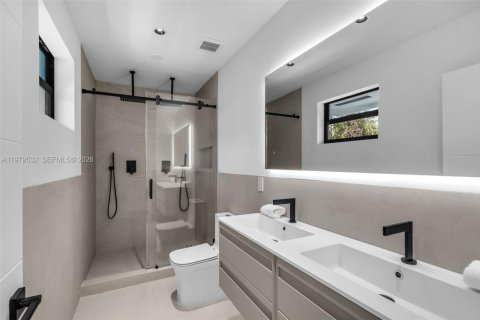 Купить виллу или дом в Корал-Гейблс, Флорида 4 спальни, 210.42м2, № 2049706 - фото 25