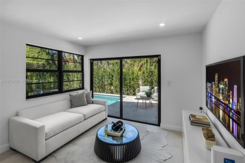 Купить виллу или дом в Корал-Гейблс, Флорида 4 спальни, 210.42м2, № 2049706 - фото 15