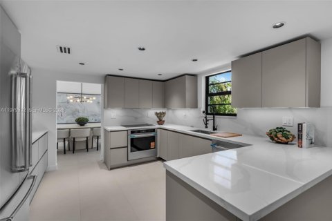 Купить виллу или дом в Корал-Гейблс, Флорида 4 спальни, 210.42м2, № 2049706 - фото 11