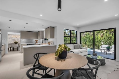 Купить виллу или дом в Корал-Гейблс, Флорида 4 спальни, 210.42м2, № 2049706 - фото 17