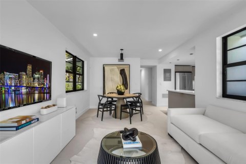 Купить виллу или дом в Корал-Гейблс, Флорида 4 спальни, 210.42м2, № 2049706 - фото 14