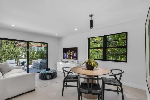 Купить виллу или дом в Корал-Гейблс, Флорида 4 спальни, 210.42м2, № 2049706 - фото 13