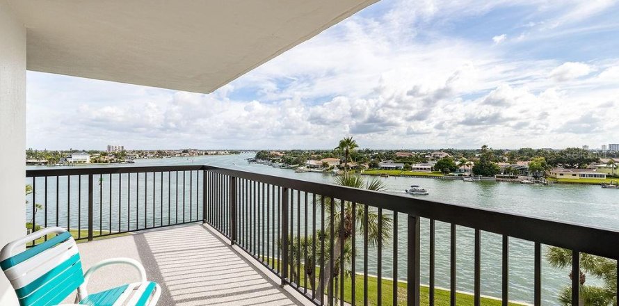 Condominio en Saint Pete Beach, Florida, 2 dormitorios  № 1885346