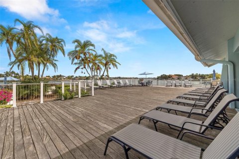 Condominio en alquiler en Saint Pete Beach, Florida, 2 dormitorios, 132.85 m2 № 1885346 - foto 29