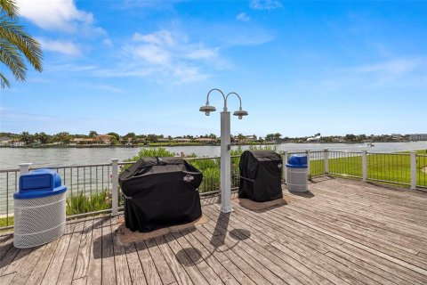 Condominio en alquiler en Saint Pete Beach, Florida, 2 dormitorios, 132.85 m2 № 1885346 - foto 24