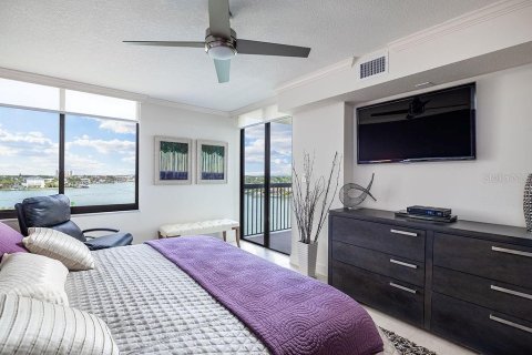 Condominio en alquiler en Saint Pete Beach, Florida, 2 dormitorios, 132.85 m2 № 1885346 - foto 8