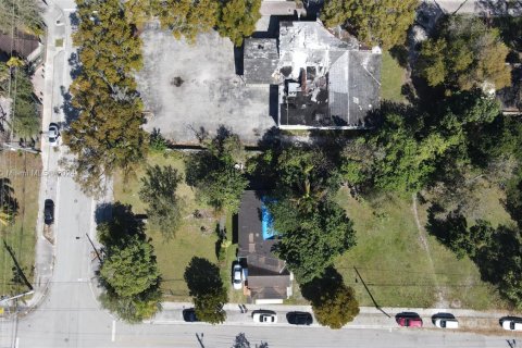 Villa ou maison à vendre à Miami, Floride: 5 chambres, 183.11 m2 № 2046288 - photo 2