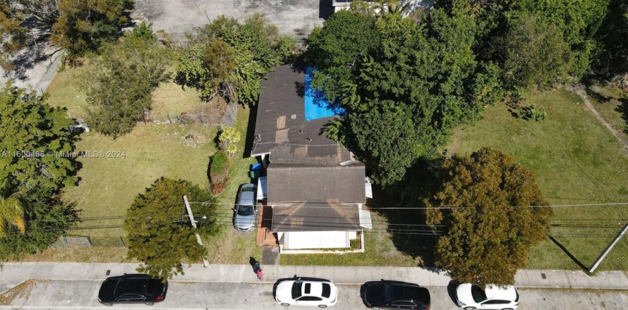 Villa ou maison à Miami, Floride 5 chambres, 183.11 m2 № 2046288