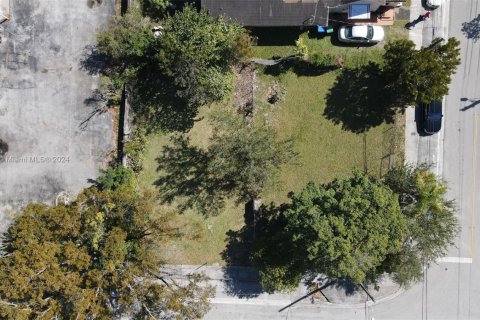 Villa ou maison à vendre à Miami, Floride: 5 chambres, 183.11 m2 № 2046288 - photo 5