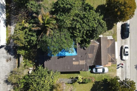 Villa ou maison à vendre à Miami, Floride: 5 chambres, 183.11 m2 № 2046288 - photo 4