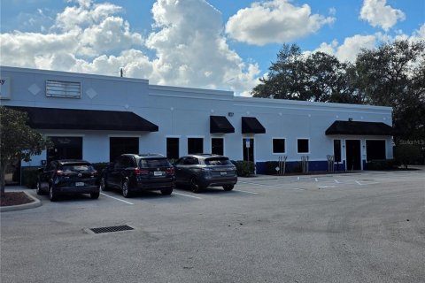 Propiedad comercial en alquiler en Orlando, Florida, 1114.83 m2 № 2098732 - foto 2