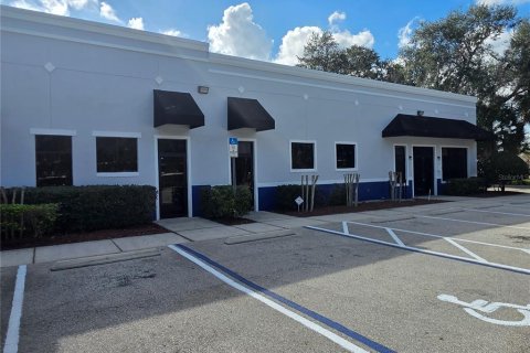 Propiedad comercial en alquiler en Orlando, Florida, 1114.83 m2 № 2098732 - foto 3