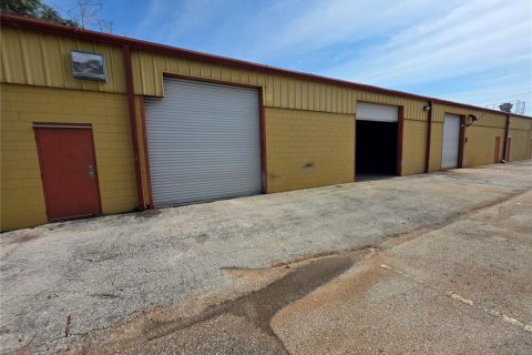 Propiedad comercial en alquiler en Orlando, Florida, 1114.83 m2 № 2098732 - foto 9